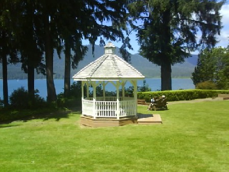 011 Quinault Lodge Gazebo13th Jun 2010.jpg